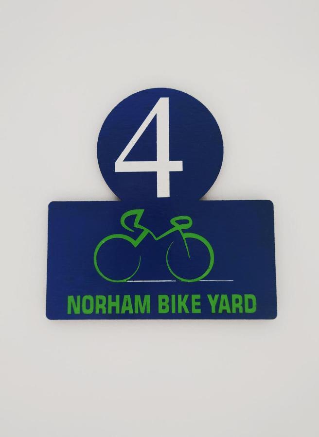 Norham Bike Yard Panzió Kültér fotó