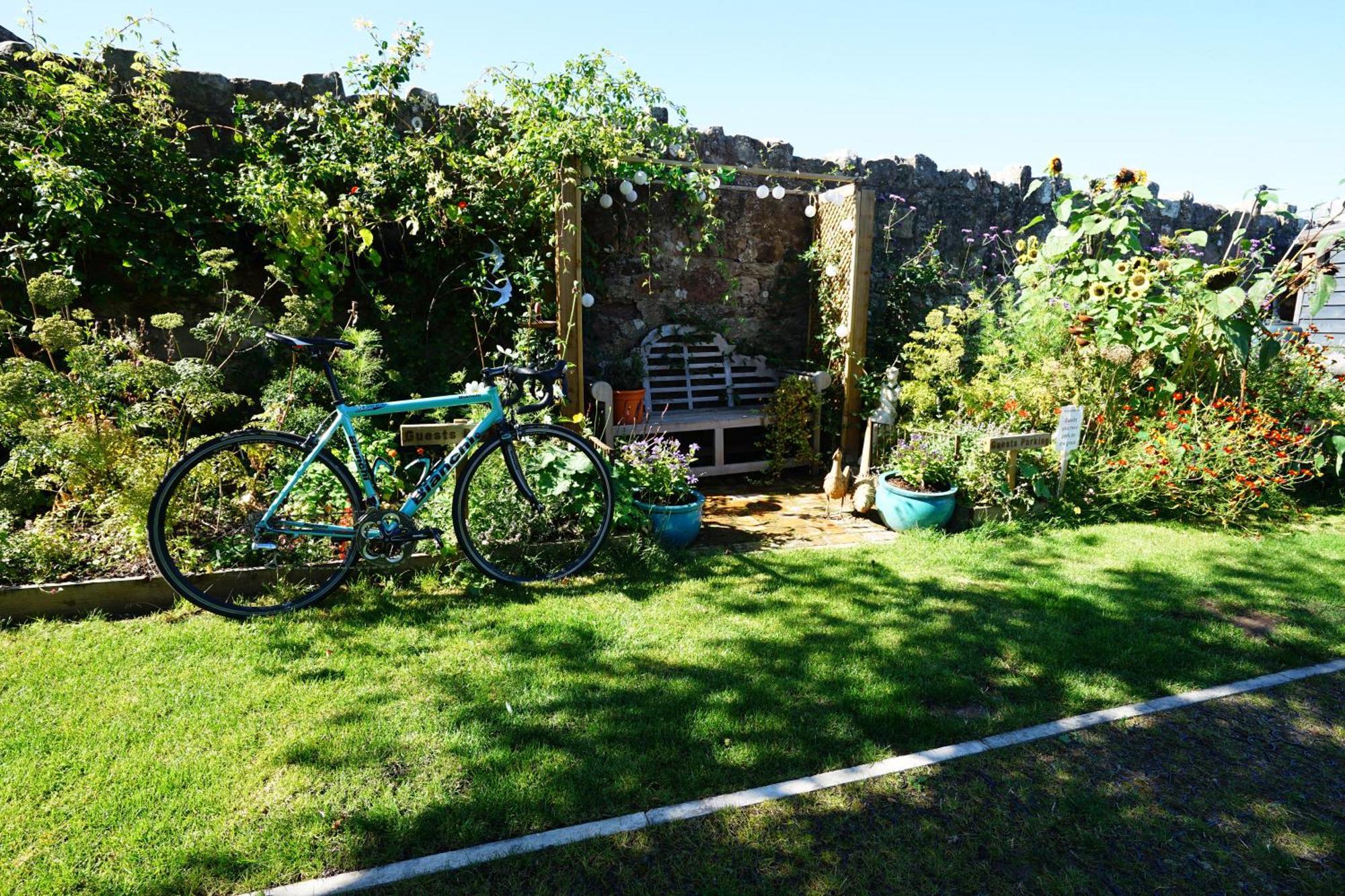 Norham Bike Yard Panzió Kültér fotó